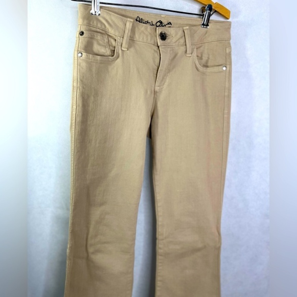 Alice & Olivia Tan flare Jeans, EUC, modern silhouette.